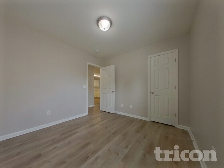 Building Photo - 212 Barnevelder Dr