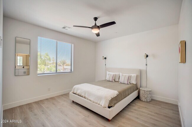 Building Photo - 777 W Coolidge St