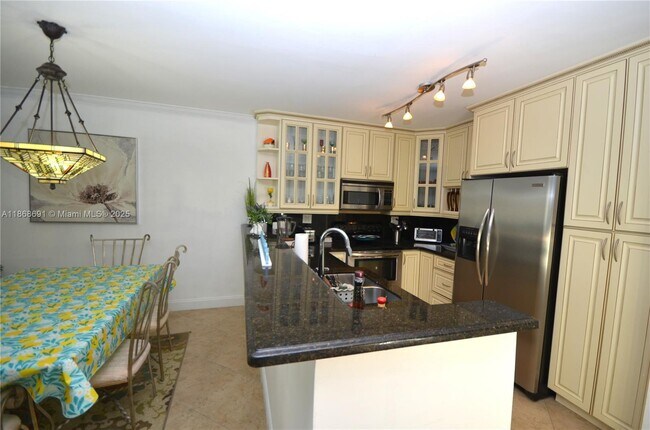 Building Photo - 3725 S Ocean Dr