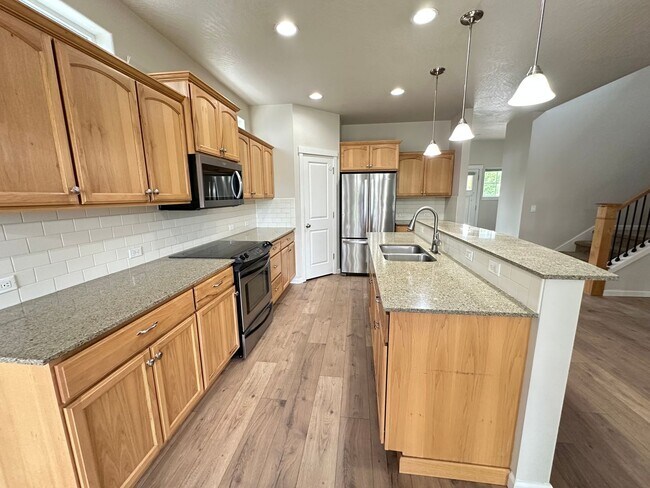 Building Photo - Cda Place Home