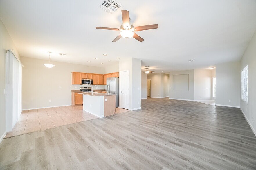 Building Photo - 6605 W Range Mule Dr