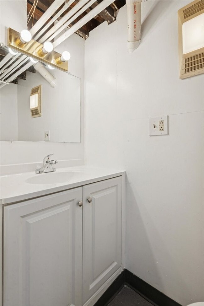 Building Photo - Great Updated Home in Wilmington