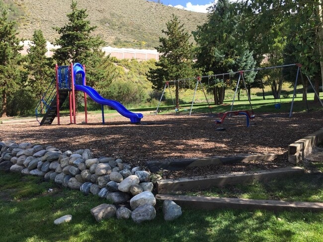 Building Photo - Dillon Valley East Condo-Beautifully Remodeled  3 Bedroom/2 Bath Unit w/Clubhouse, Pool & Hot Tub