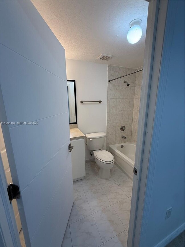 Building Photo - 119 SW 6th Ave