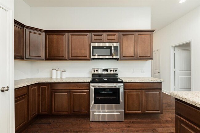 Building Photo - 421 Magnolia Ln