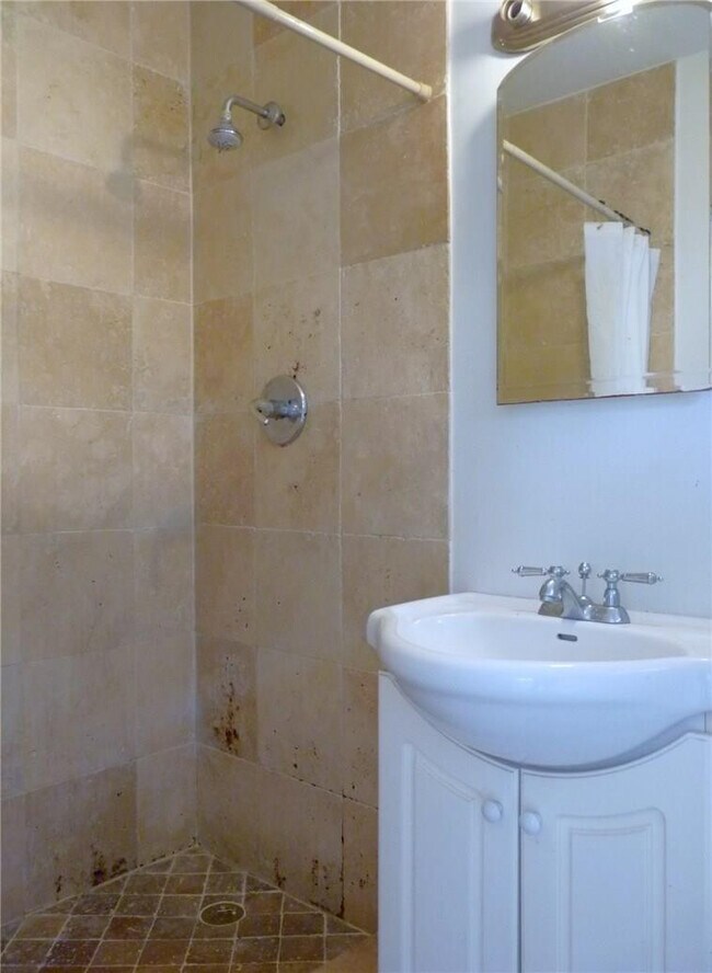 Building Photo - 1721 NE 9th St