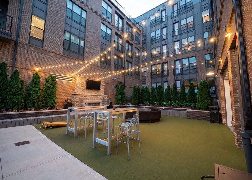 Building Photo - 210 W 5th Ave