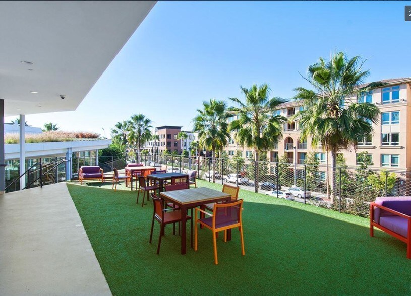 Building Photo - 13075 Pacific Promenade