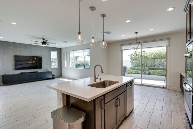 Building Photo - Absolutely Amazing Home in the Southwest! Check it out today!