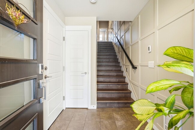 Building Photo - GORGEOUS Edmonds 2 Bedroom Primary Suites - Plus Flex Space