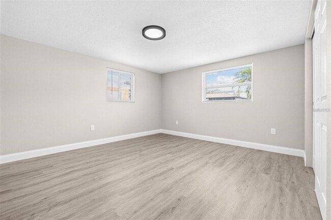 Building Photo - 13926 Helen Ave