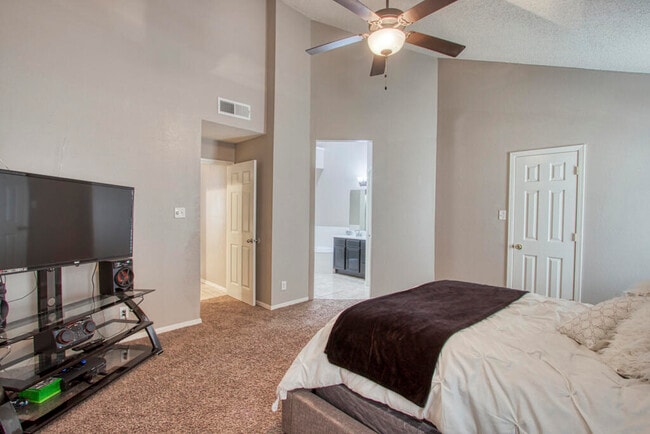Building Photo - 12561 Paseo Alegre Dr