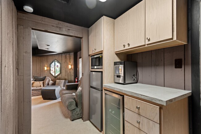 Building Photo - 126 Edgewood Ln