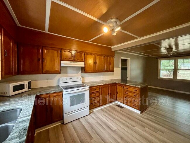 Building Photo - 1508 Heard Ave