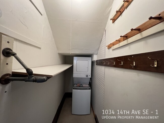 Building Photo - 1034 14th Ave SE