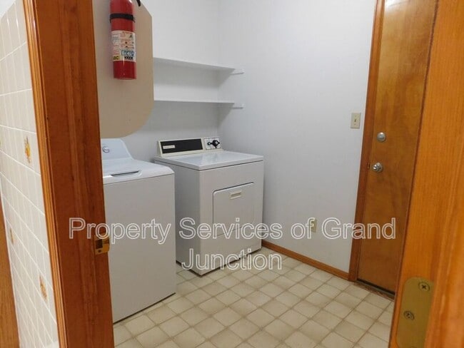 Building Photo - 13 Madeira Ct