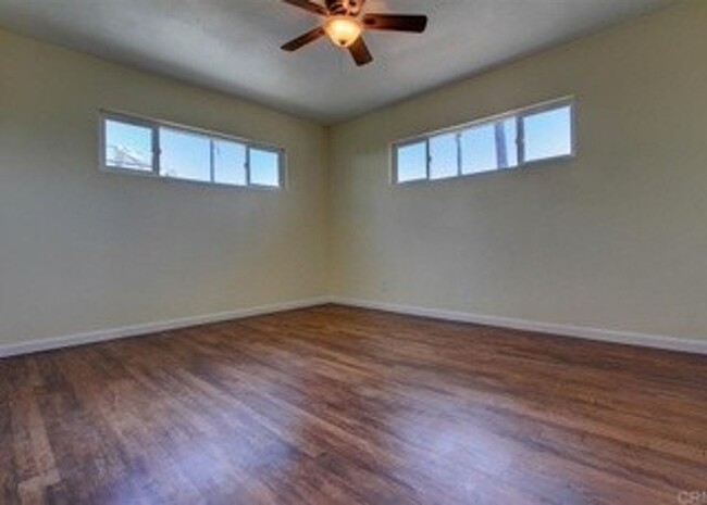 Building Photo - Spacious 3 Bedroom single family home in L...