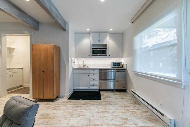 Building Photo - Perfect Tahoe Retreat