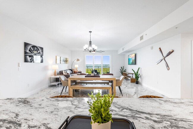 Building Photo - 605 Kemp St