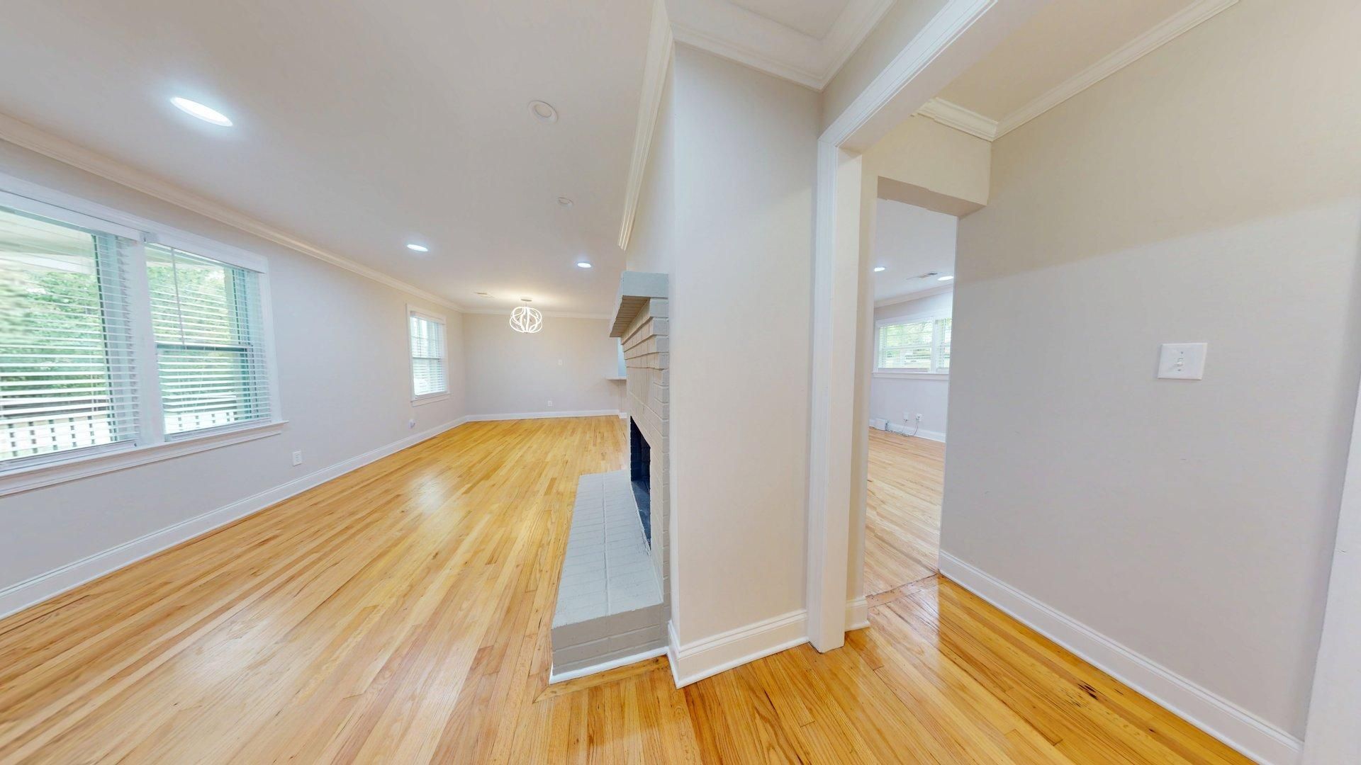 Building Photo - Totally Updated Home on Oak Bowery