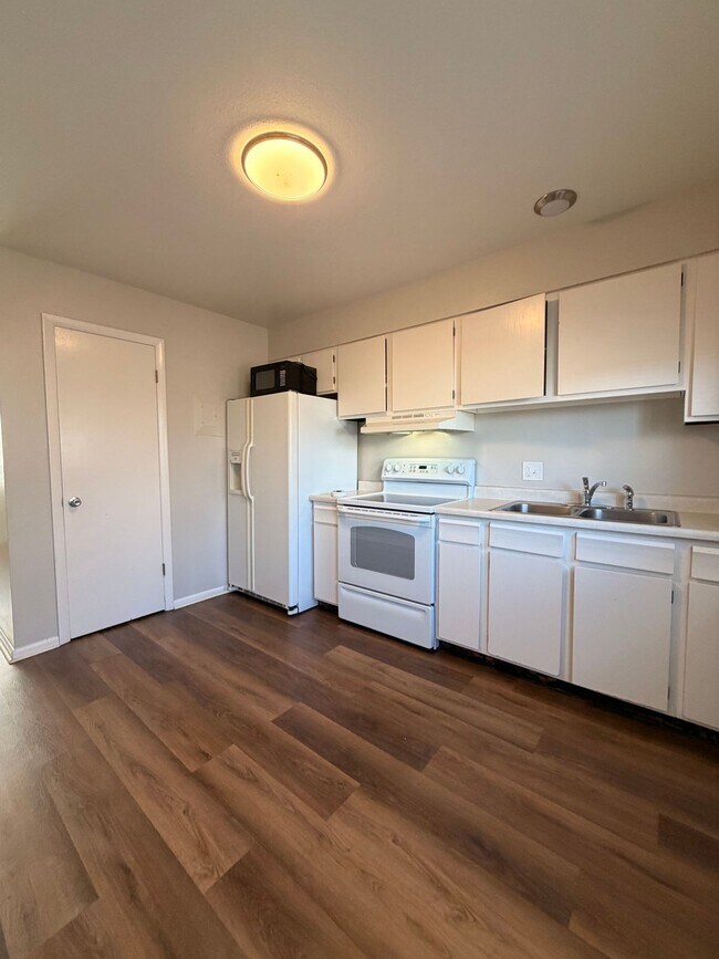 Building Photo - Cozy 2-Bedroom Home in a Peaceful Colorado Springs Neighborhood - ASK ABOUT OUR FLEXIBLE LEASE OP...