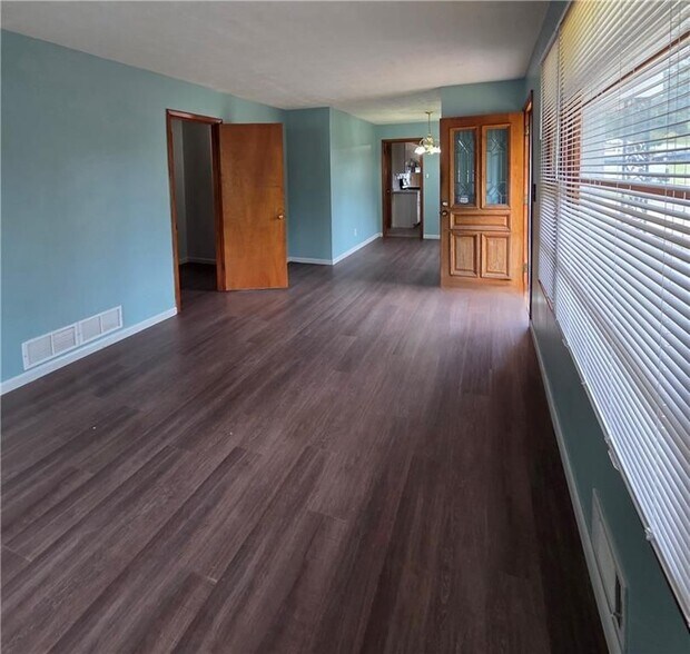 Building Photo - 421 Springside Dr