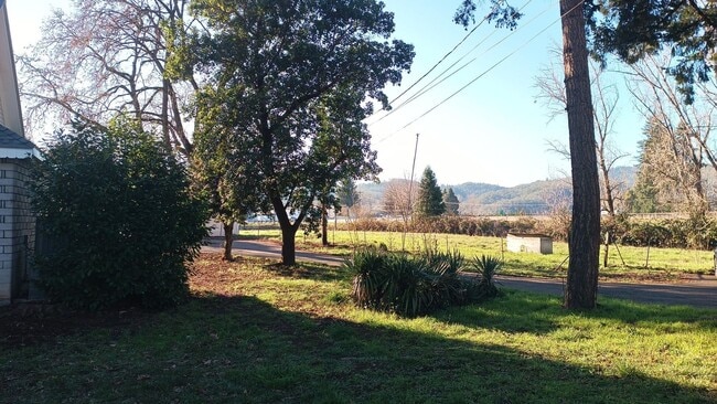Building Photo - 6+ Bdrm Home Built 1895.  Close In.  With Pastures.