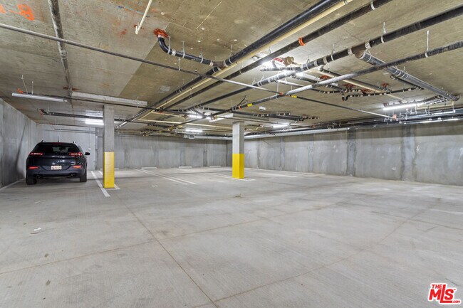 Building Photo - 1223 Hayworth Ave