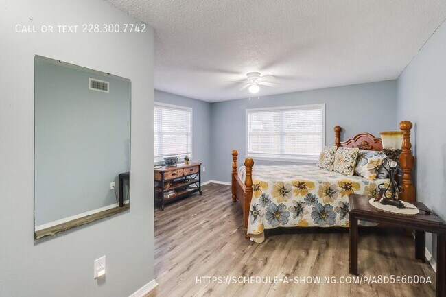 Building Photo - 419 E 2nd St