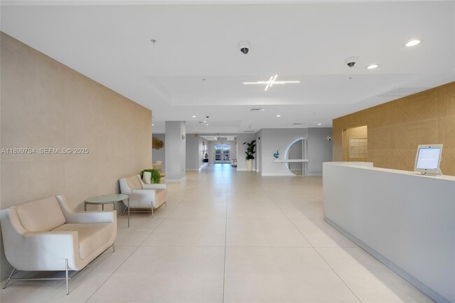 Building Photo - 704 N Ocean Blvd