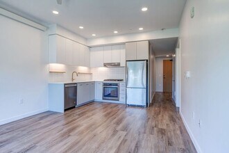 Building Photo - 1 bedroom at Theory 33!
