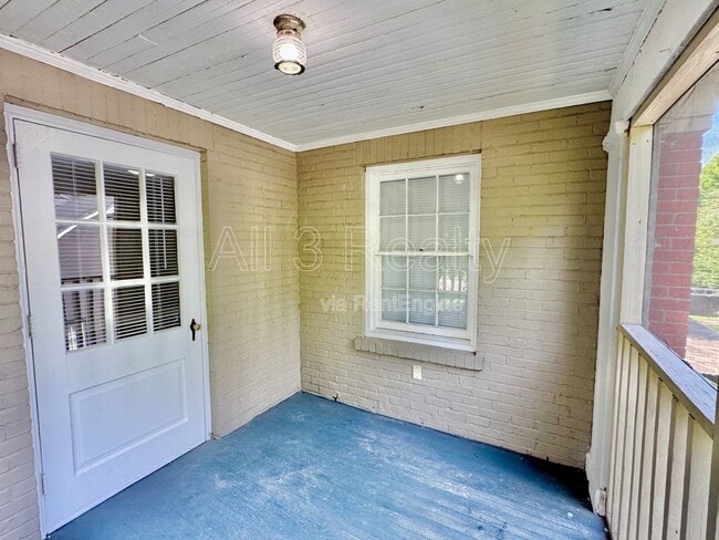 Building Photo - 440 E Fairview Ave
