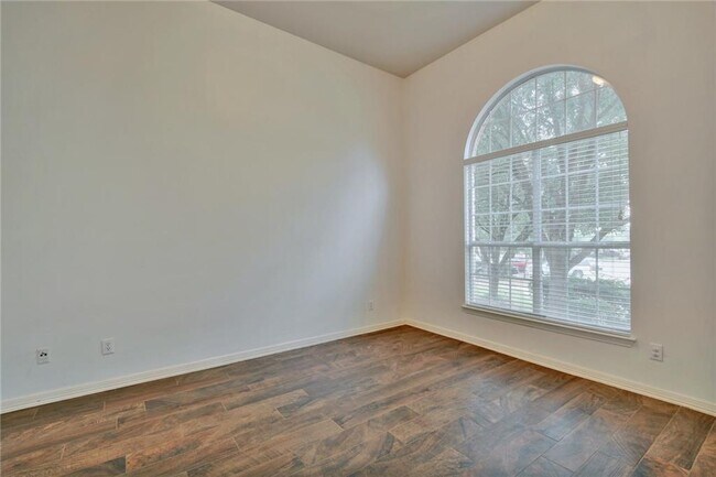 Building Photo - 2814 Cool River Loop