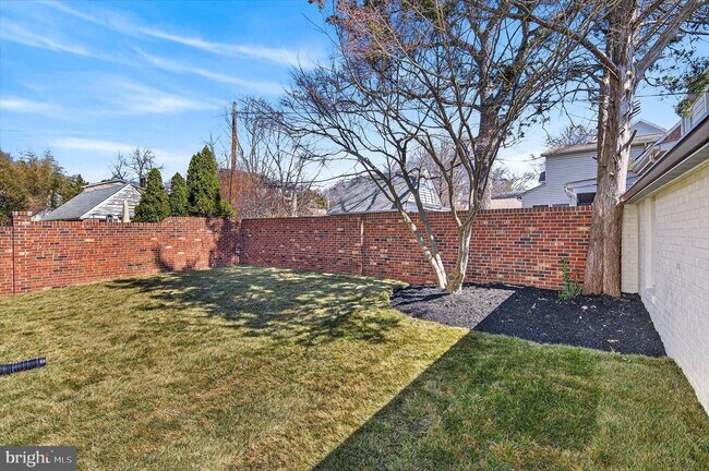 Building Photo - 1607 N Glebe Rd