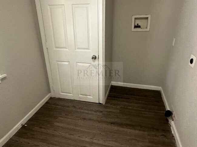 Building Photo - 2411 S Sterling Ave