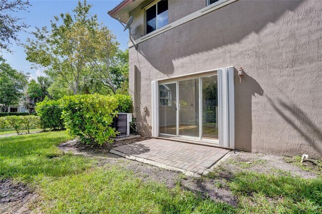 Building Photo - 3128 Coral Ridge Dr