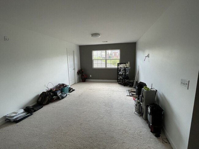 Building Photo - Great, large home in Franklin with home theater room!