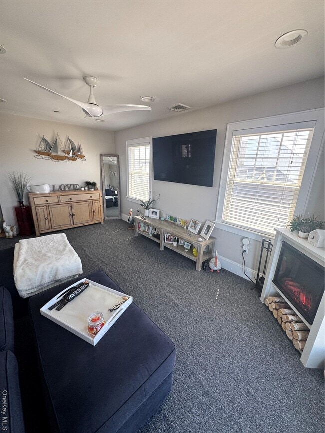 Building Photo - 102 Florida St