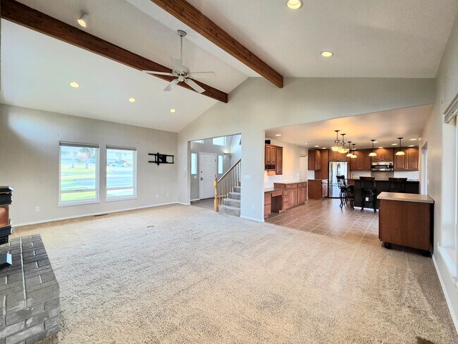 Building Photo - Grandiose Home on 1 Acre -- in East Wenatchee for Rent!! **5 Bed, 3 Bath**