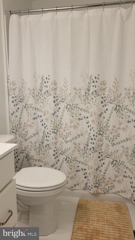 Building Photo - 418 SADIE Ave