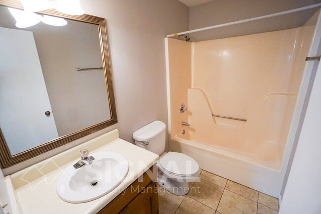 Building Photo - 352 Jamestown Manor Dr