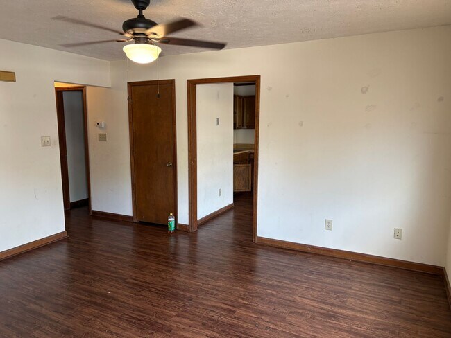 Building Photo - 5925 Labonte Dr