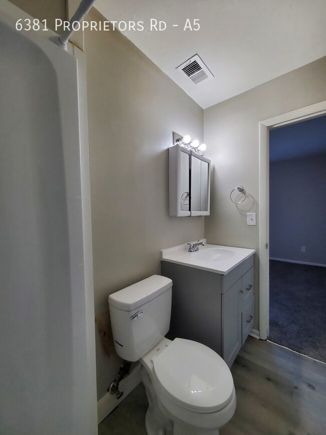Building Photo - 3 Bedroom 2 Bath Apartment in Worthington