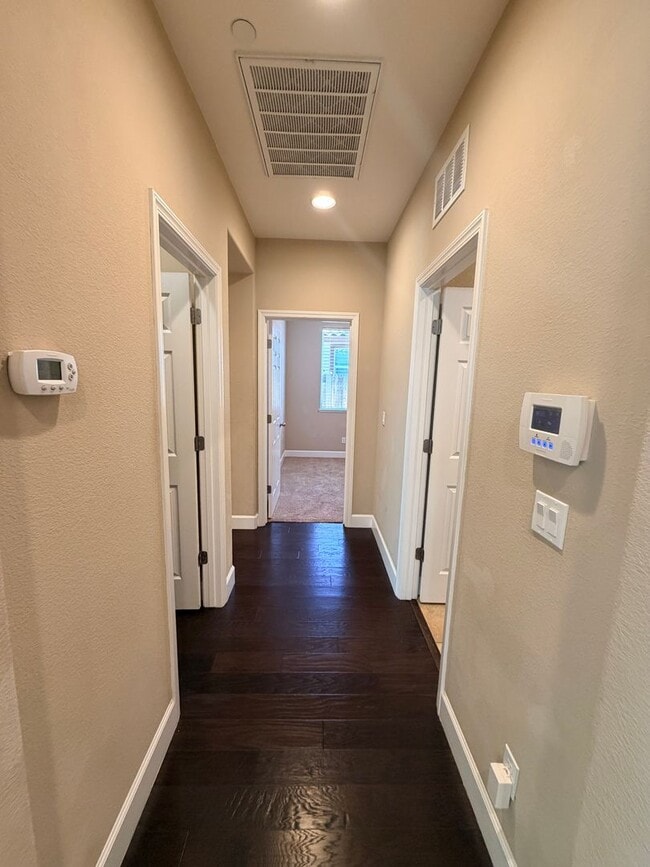 Building Photo - 1587 Manzanita Way