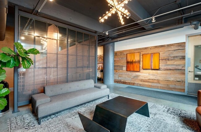 Building Photo - 700 N Washington Ave