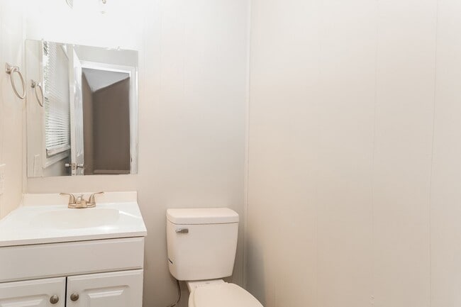 Building Photo - 111 Camellia Cir
