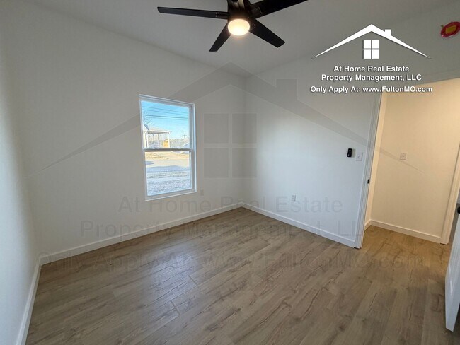 Building Photo - 508 E 8th St