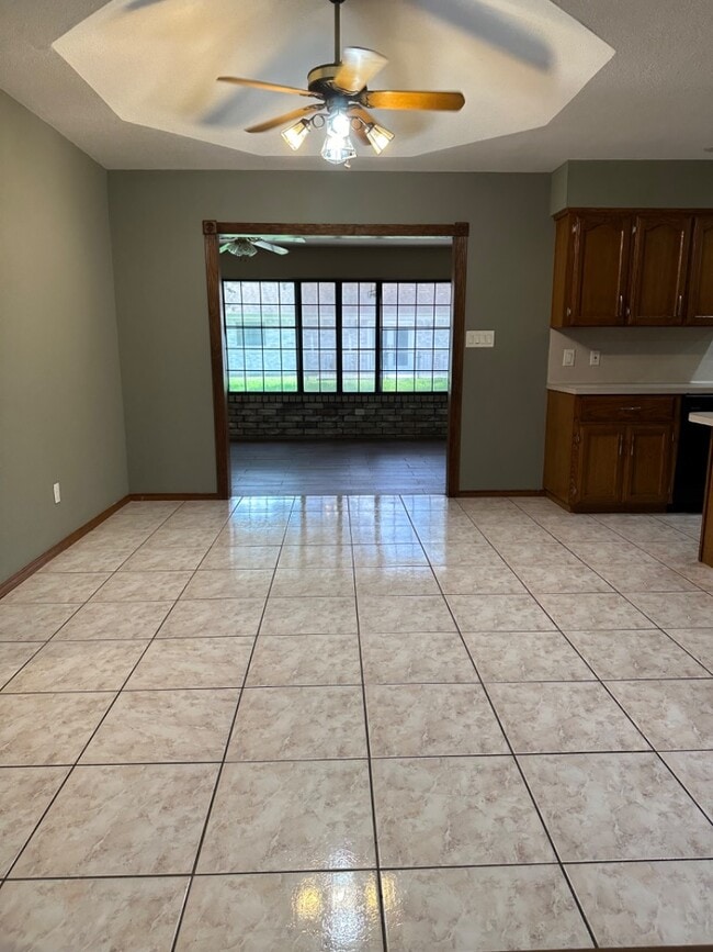 Building Photo - 2729 Palmer Dr