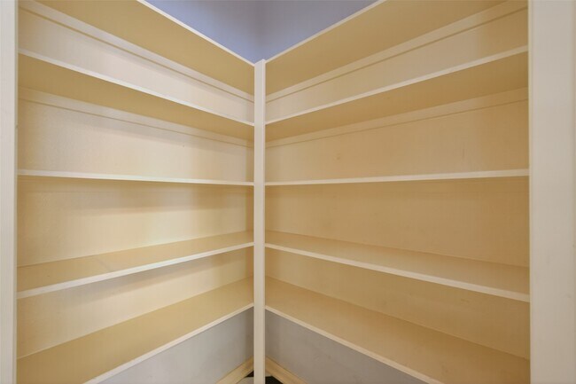 Building Photo - 3127 Edgewood Dr