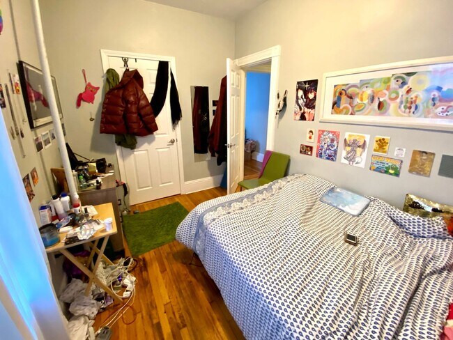 Building Photo - Mission Hill Modern 4bed / 2bath with laundry in unit- available September 2026